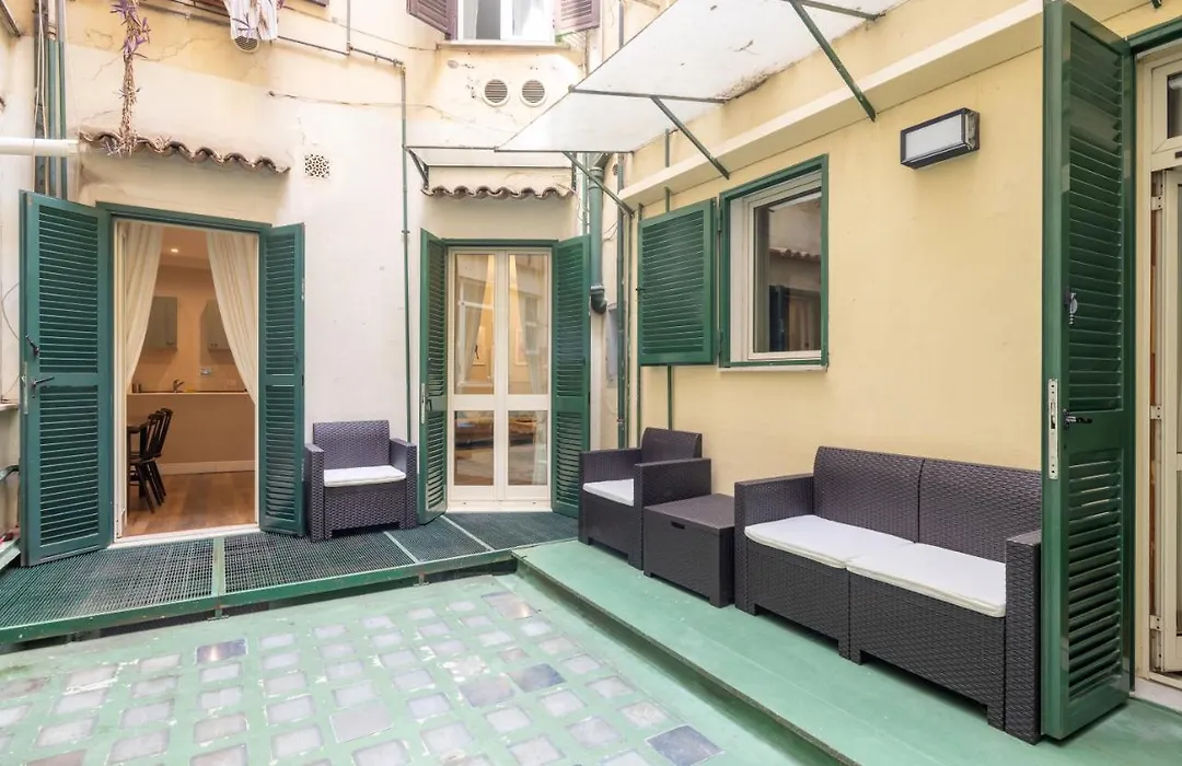 Charming Apartment With Patio A Few Steps From Colosseum-1