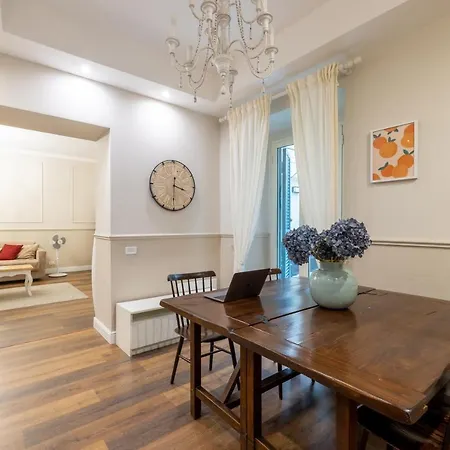 Charming Apartment With Patio A Few Steps From Colosseum-2