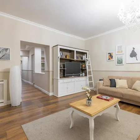 Charming Apartment With Patio A Few Steps From Colosseum-2