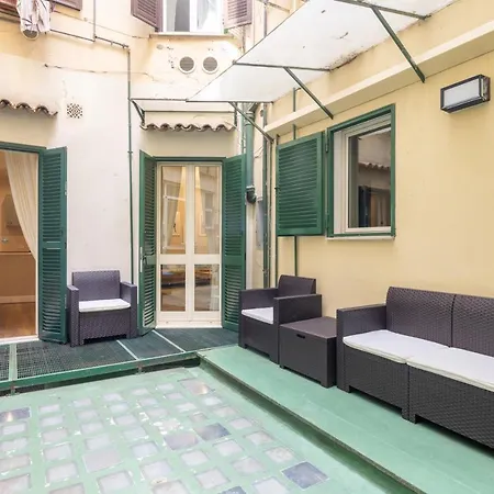 Charming Apartment With Patio A Few Steps From Colosseum-3