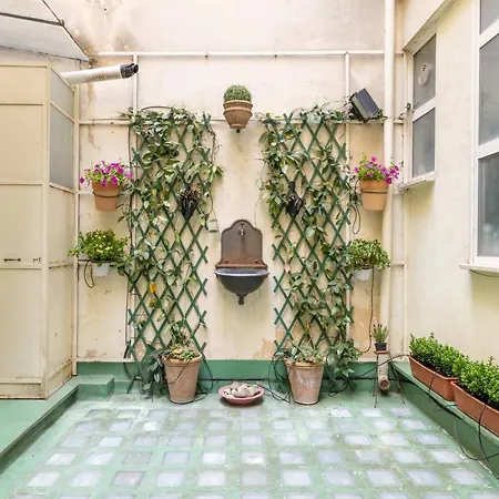Charming Apartment With Patio A Few Steps From Colosseum-3